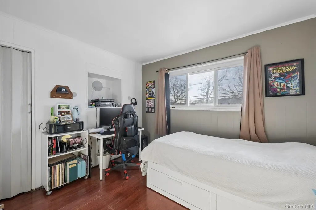 253 W 20th Street Deer Park NY 11729