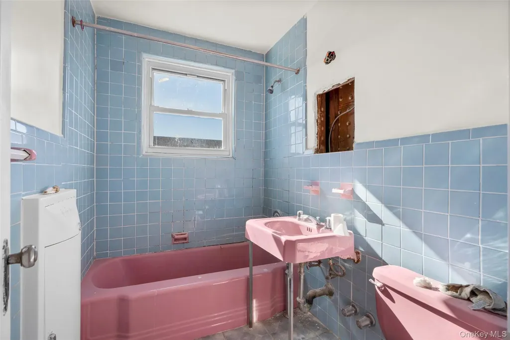 2736 Colden Avenue Bronx NY 10469