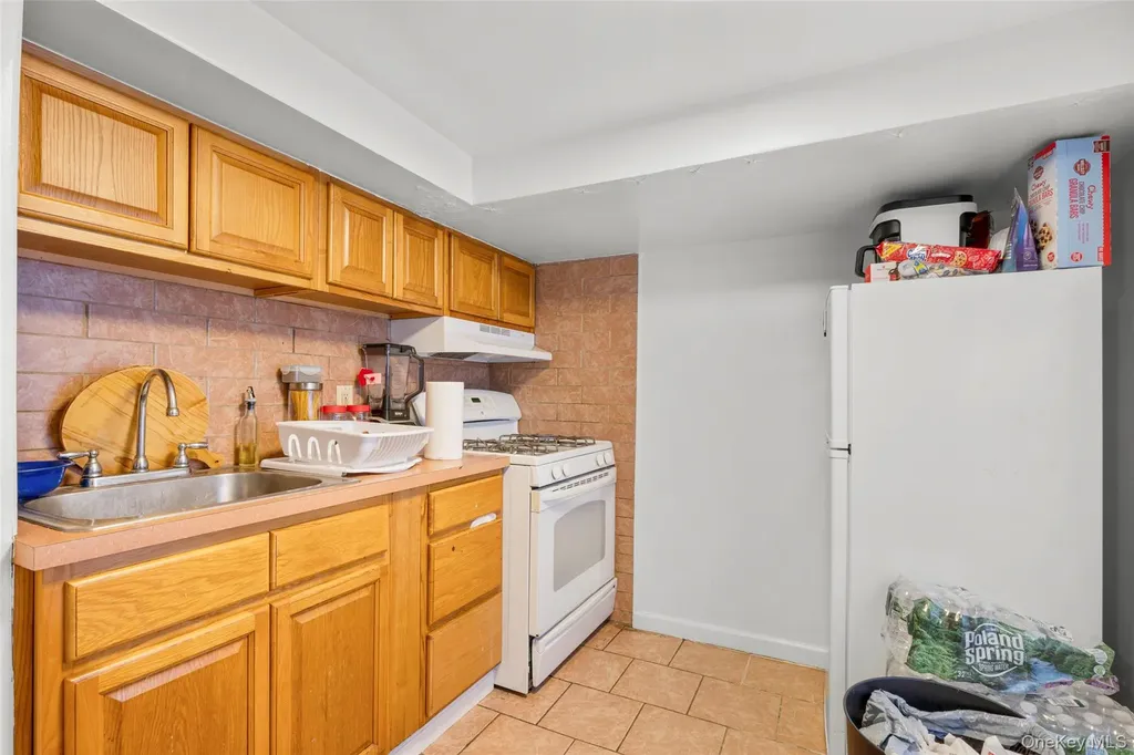 2736 Colden Avenue Bronx NY 10469