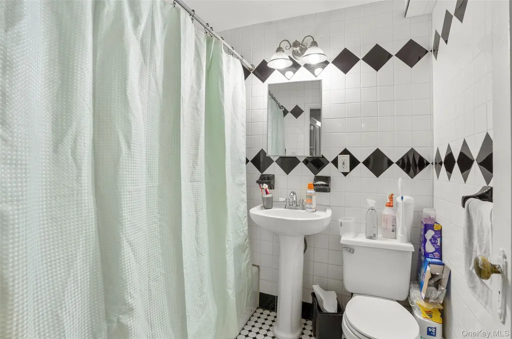 2736 Colden Avenue Bronx NY 10469