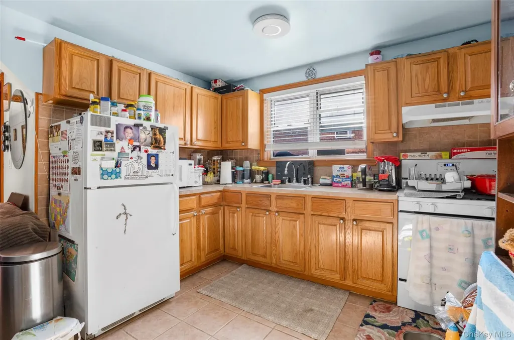 2736 Colden Avenue Bronx NY 10469