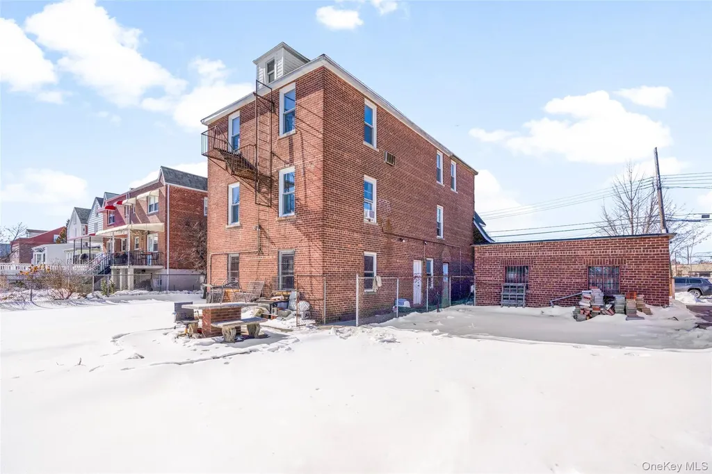 2736 Colden Avenue Bronx NY 10469