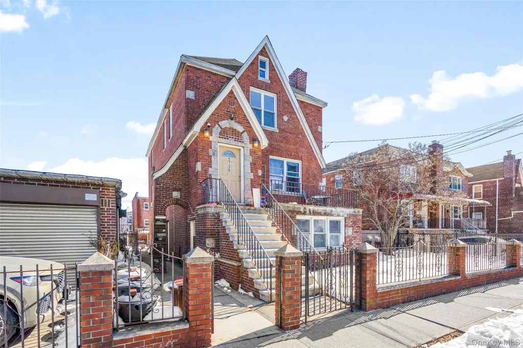 2736 Colden Avenue Bronx NY 10469