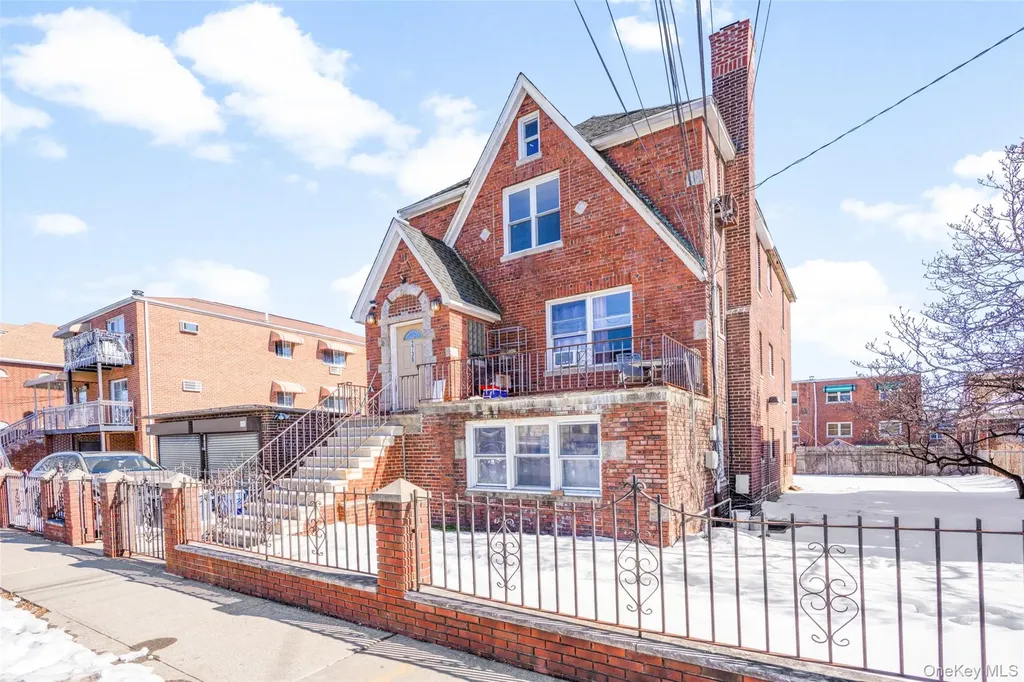 2736 Colden Avenue Bronx NY 10469