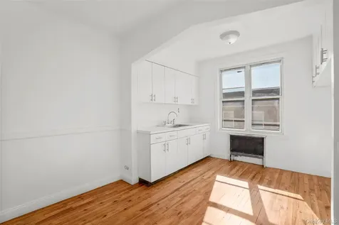 2736 Colden Avenue Bronx NY 10469