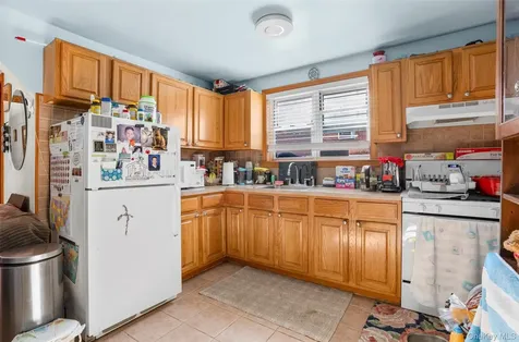 2736 Colden Avenue Bronx NY 10469