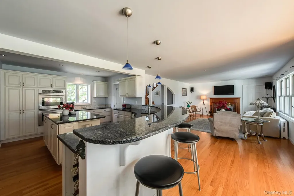 5 Point Place Hyde Park NY 12538