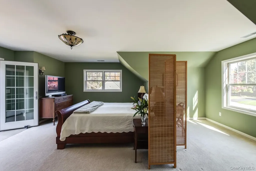 5 Point Place Hyde Park NY 12538
