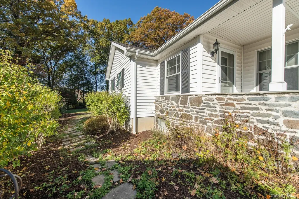5 Point Place Hyde Park NY 12538