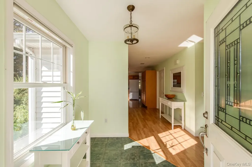 5 Point Place Hyde Park NY 12538
