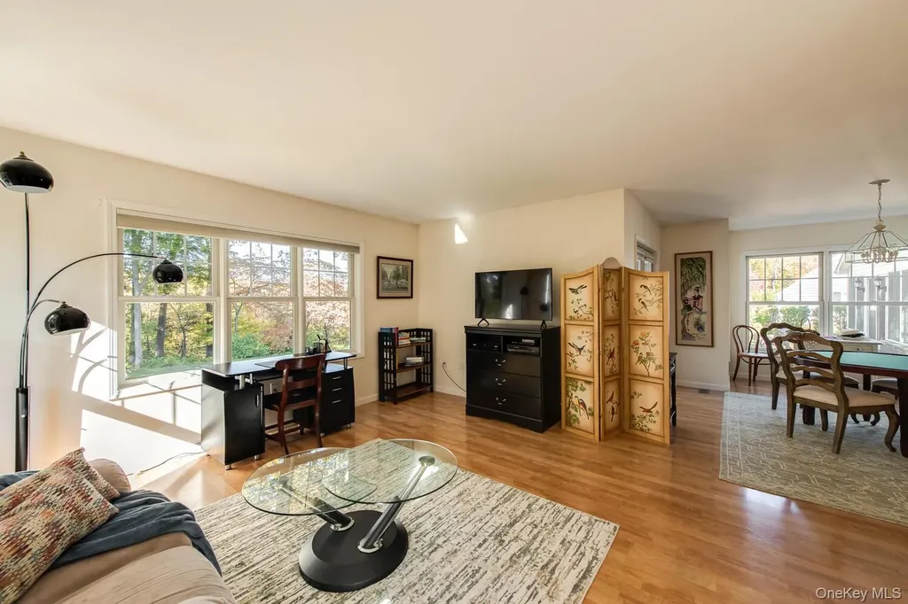 5 Point Place Hyde Park NY 12538