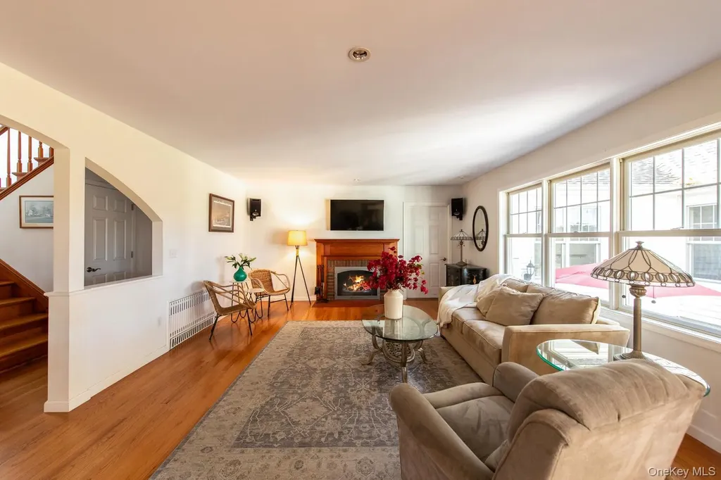 5 Point Place Hyde Park NY 12538