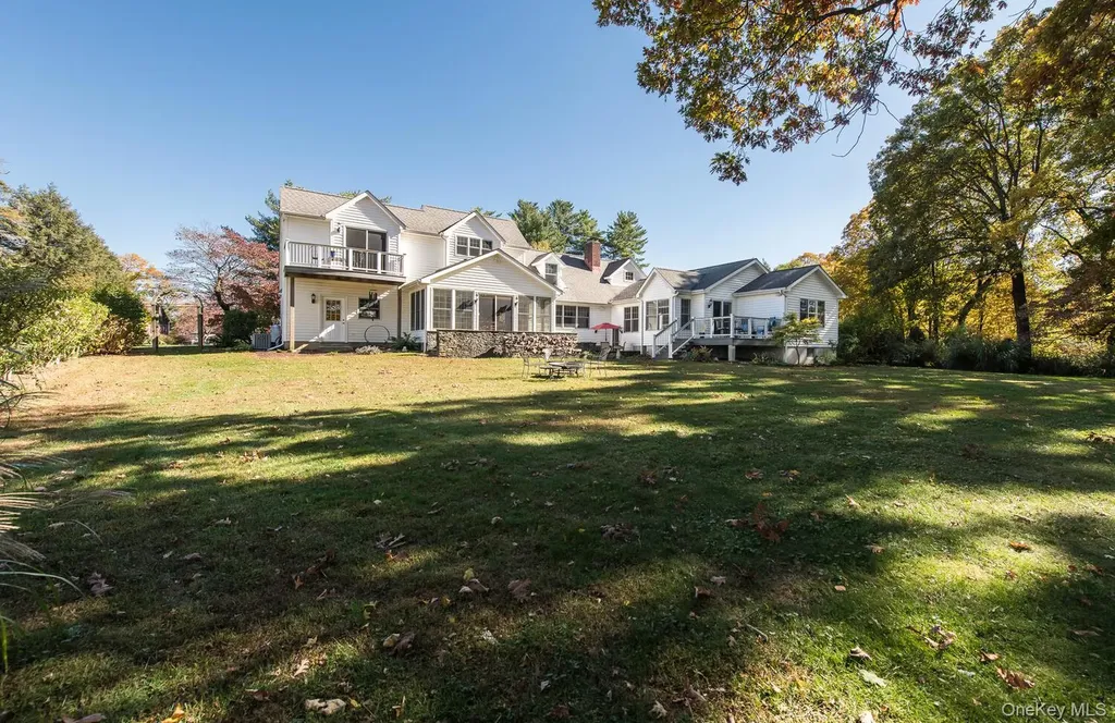 5 Point Place Hyde Park NY 12538