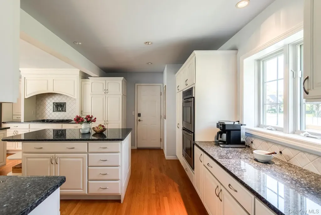 5 Point Place Hyde Park NY 12538
