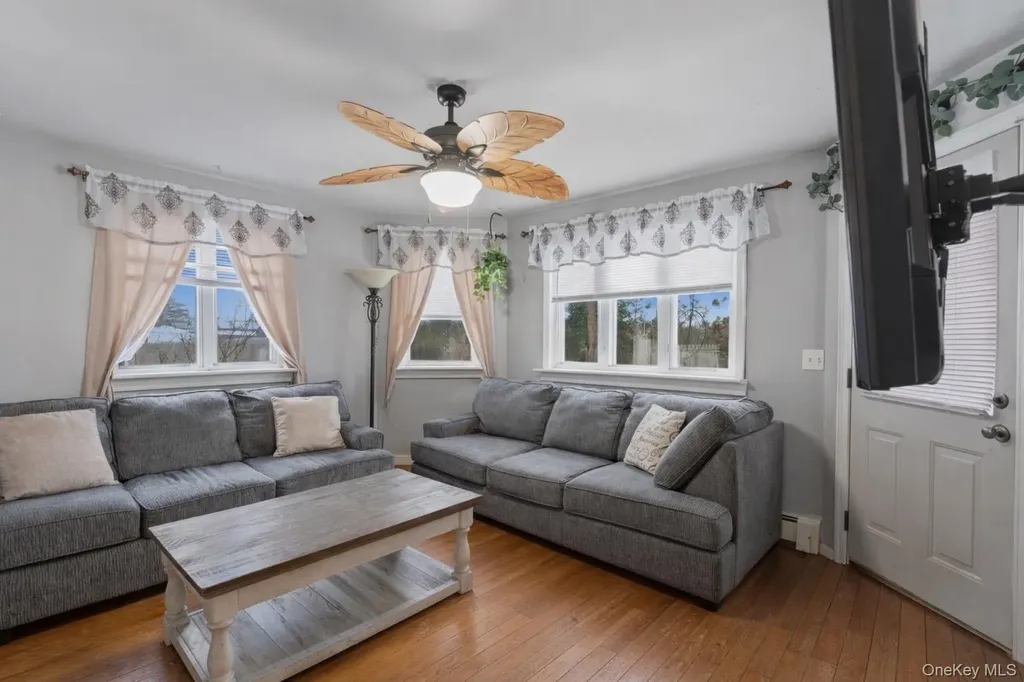 East Patchogue NY 11772
