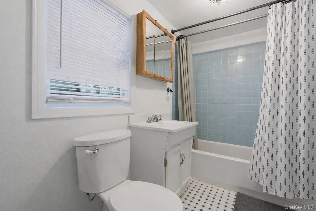 East Patchogue NY 11772