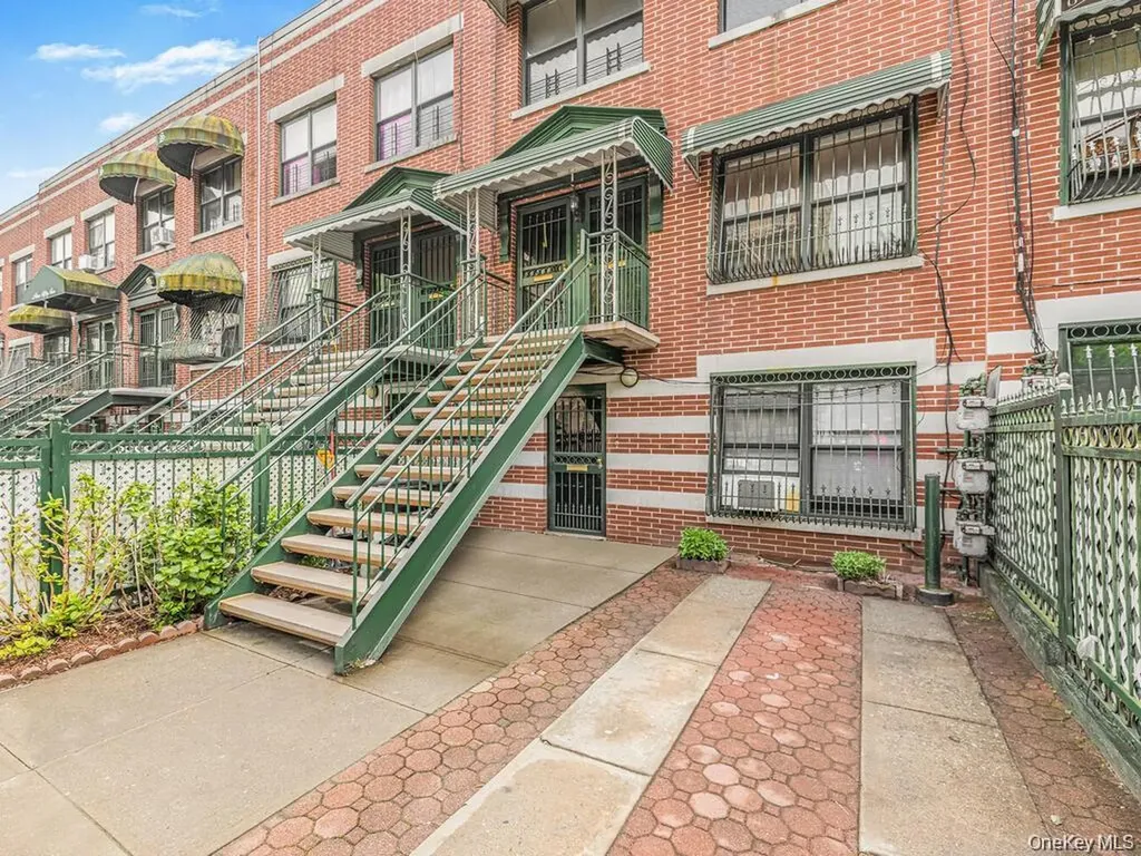 946 E 181st Street Bronx NY 10460