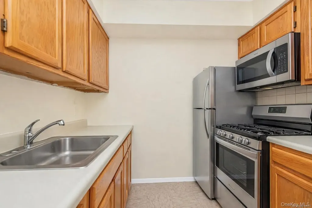 946 E 181st Street Bronx NY 10460