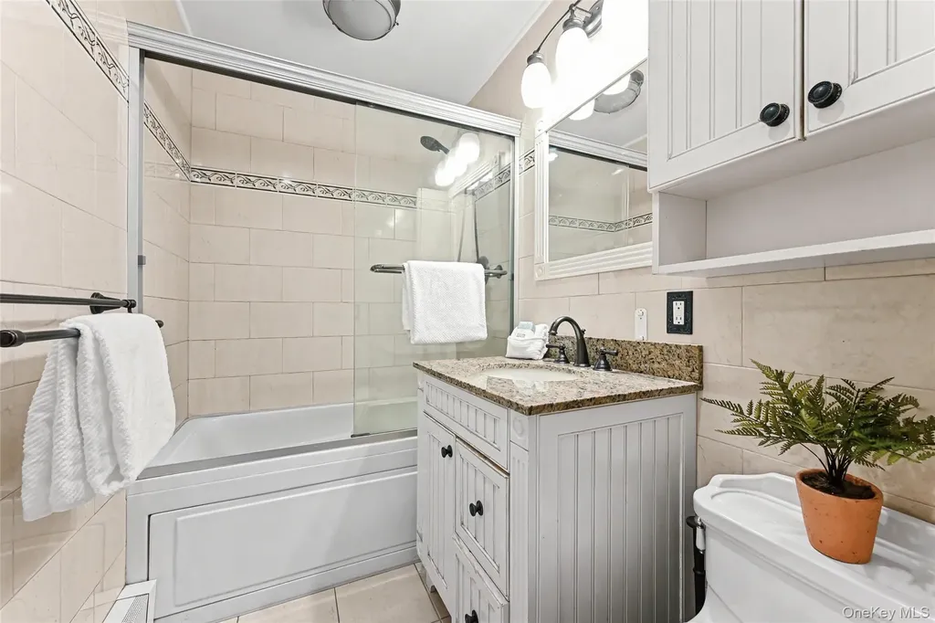 15 Primrose Lane Levittown NY 11756