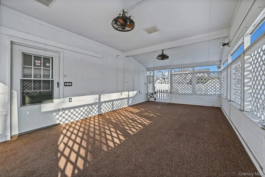 15 Primrose Lane Levittown NY 11756