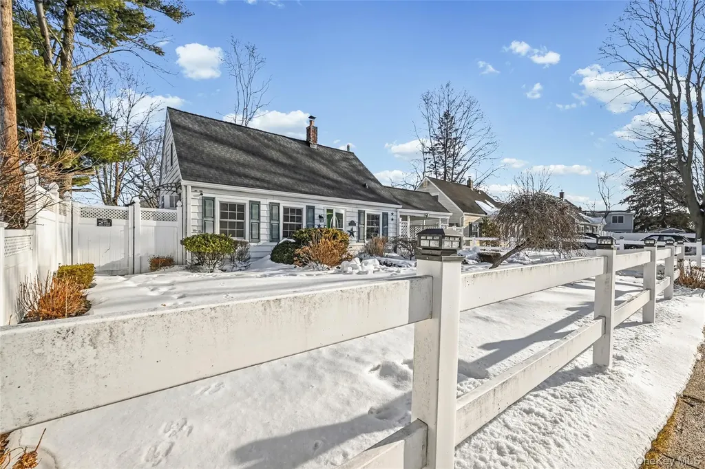 15 Primrose Lane Levittown NY 11756