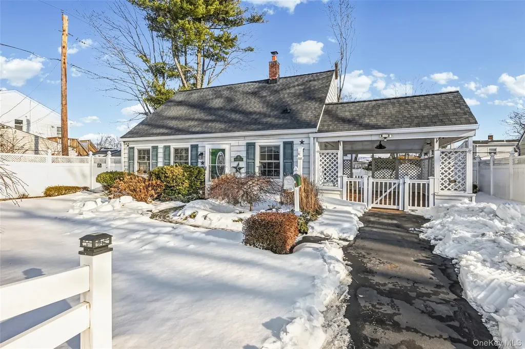 15 Primrose Lane Levittown NY 11756