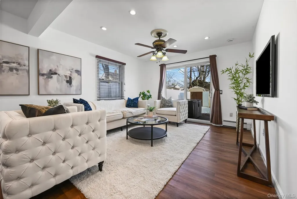 15 Primrose Lane Levittown NY 11756