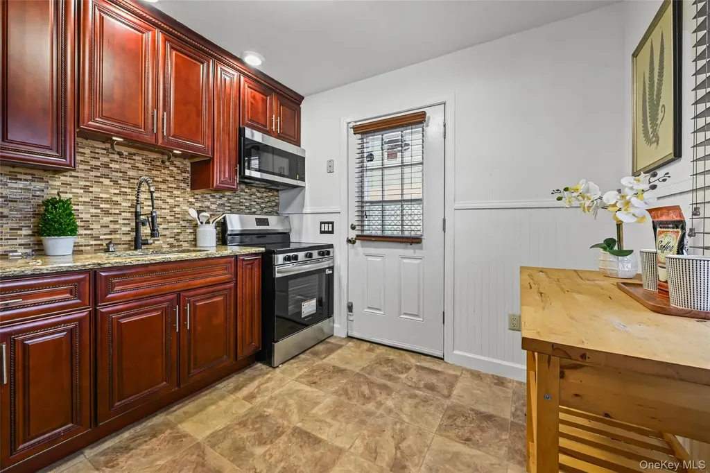 15 Primrose Lane Levittown NY 11756