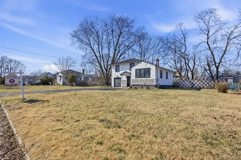 149 Delaware Avenue Bay Shore NY 11706