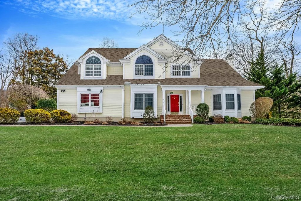 10 Ashley Loop Northport NY 11768