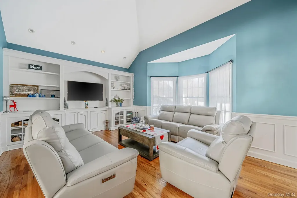 10 Ashley Loop Northport NY 11768