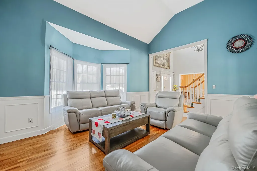 10 Ashley Loop Northport NY 11768
