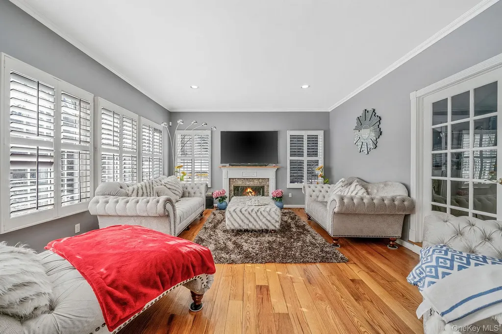 10 Ashley Loop Northport NY 11768