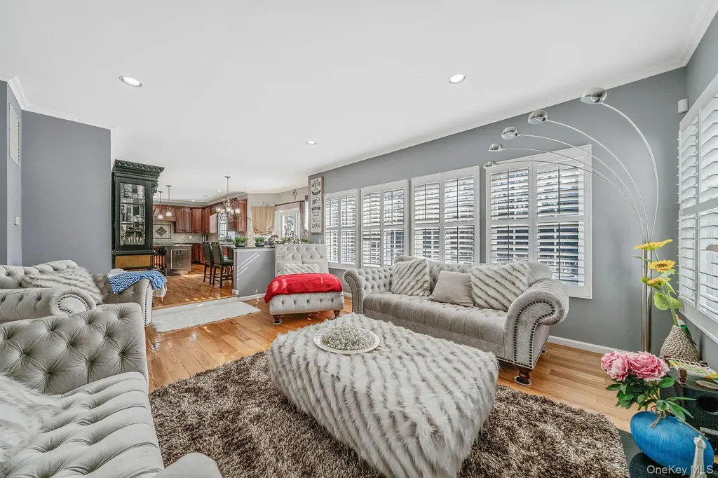 10 Ashley Loop Northport NY 11768