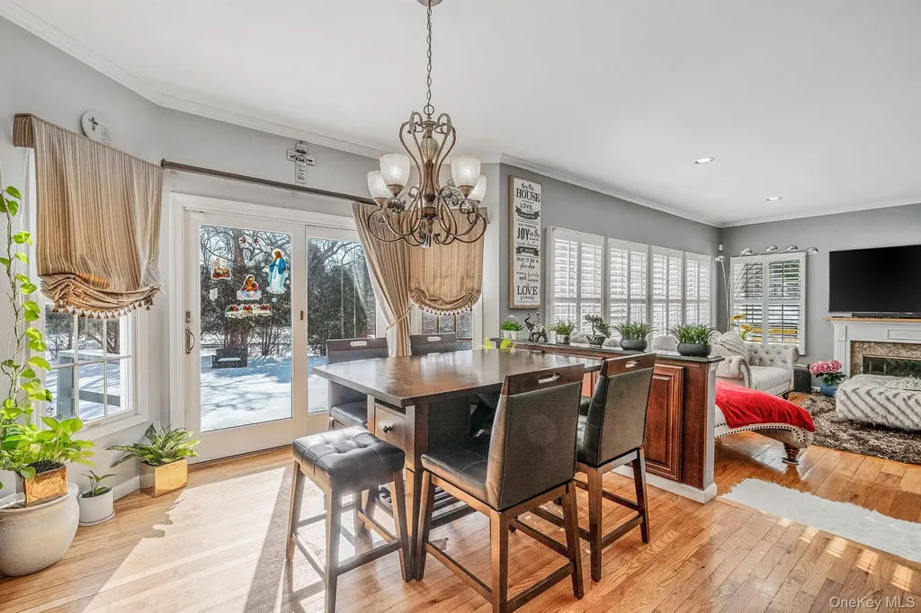 10 Ashley Loop Northport NY 11768