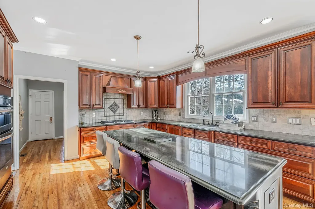 10 Ashley Loop Northport NY 11768