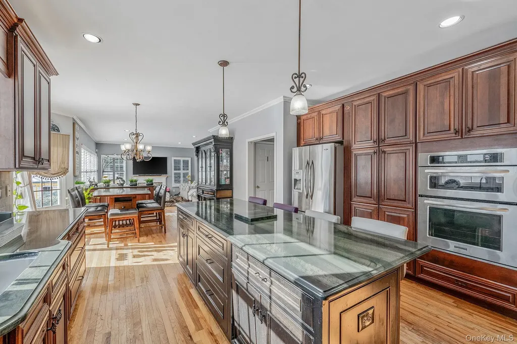 10 Ashley Loop Northport NY 11768
