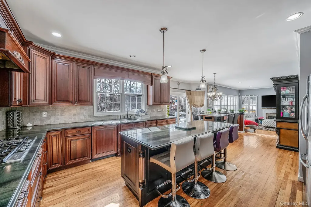 10 Ashley Loop Northport NY 11768