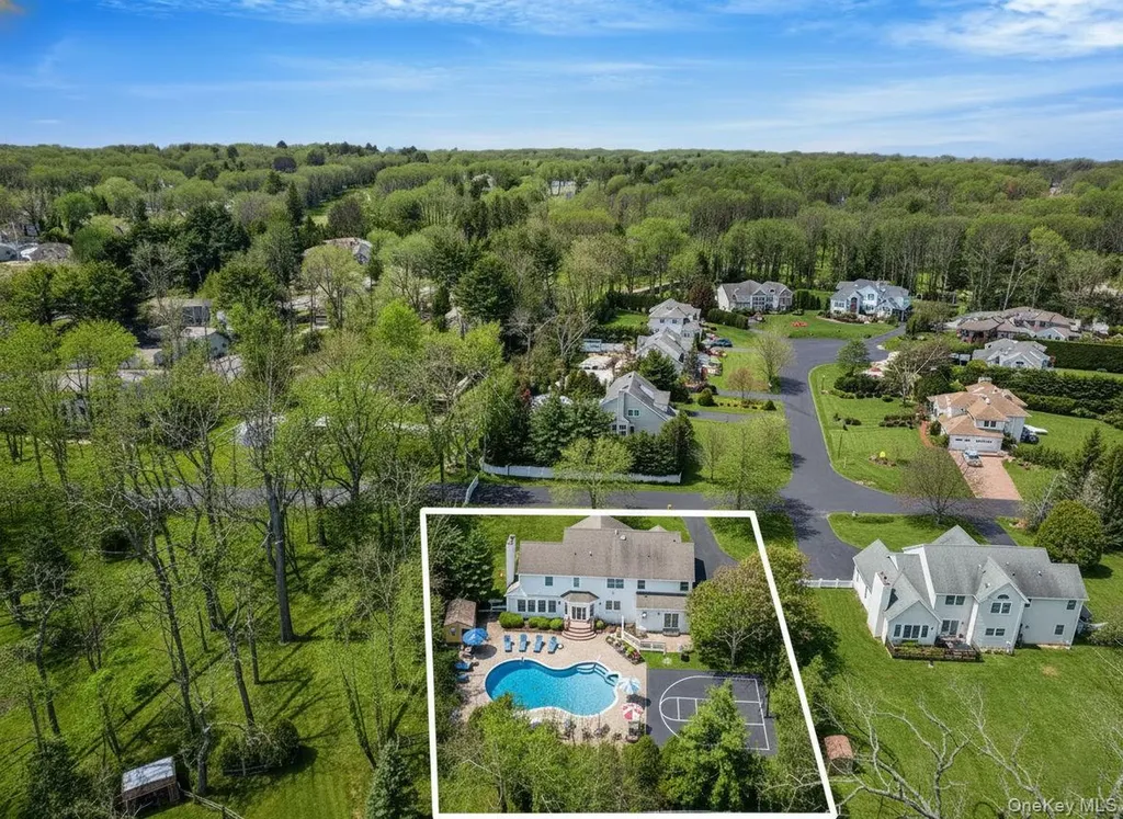 10 Ashley Loop Northport NY 11768