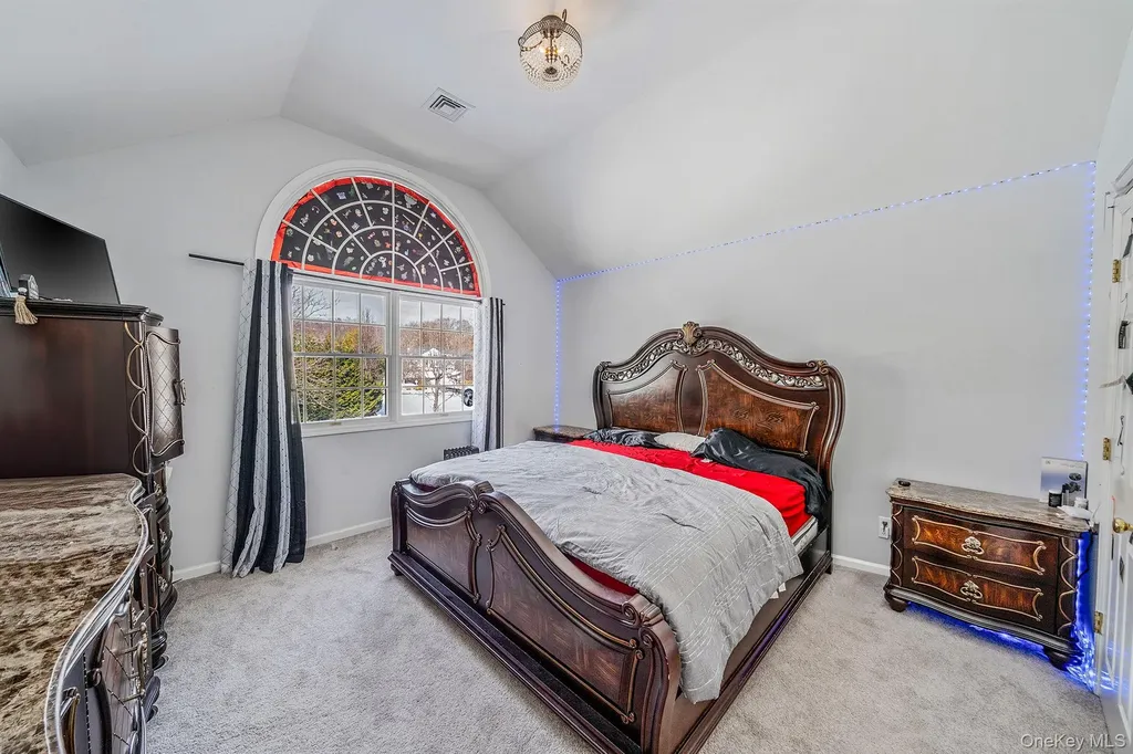 10 Ashley Loop Northport NY 11768
