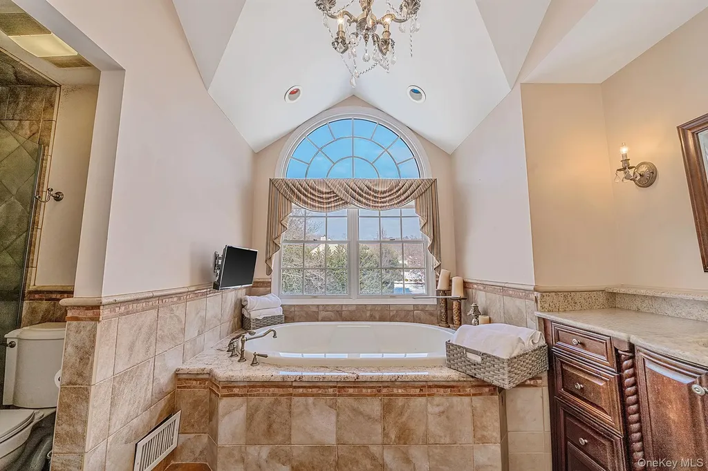 10 Ashley Loop Northport NY 11768