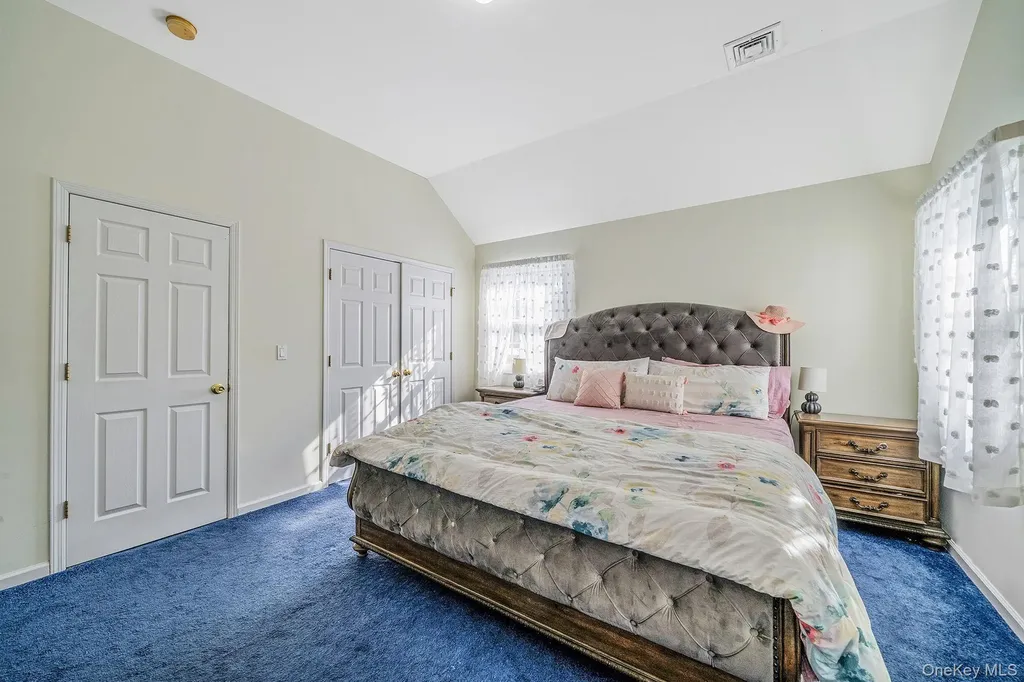 10 Ashley Loop Northport NY 11768