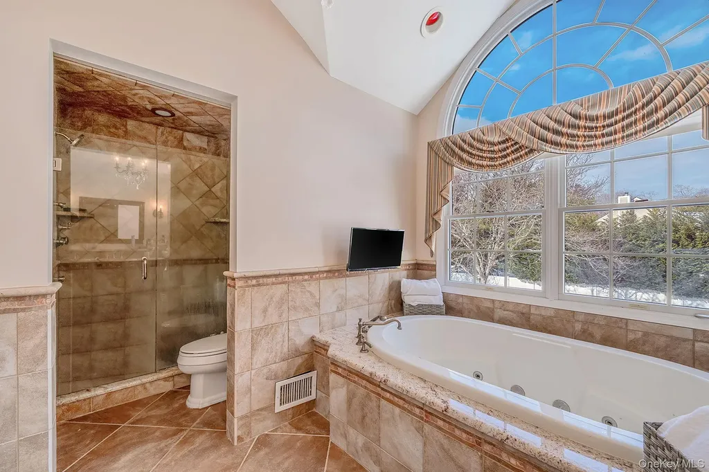 10 Ashley Loop Northport NY 11768