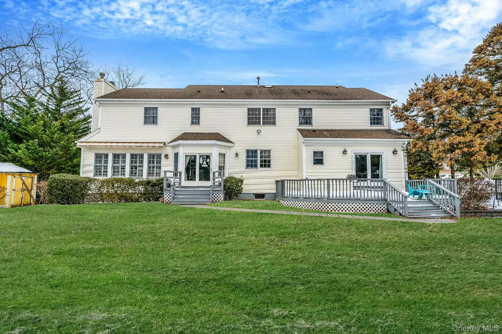 10 Ashley Loop Northport NY 11768