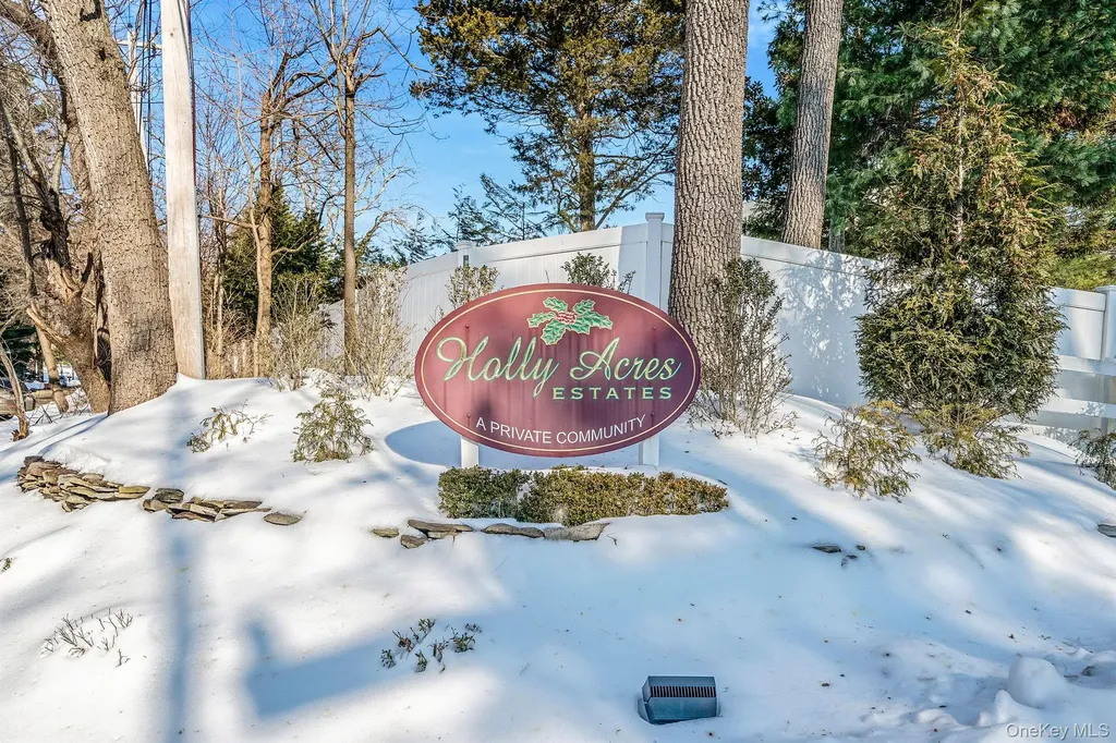10 Ashley Loop Northport NY 11768
