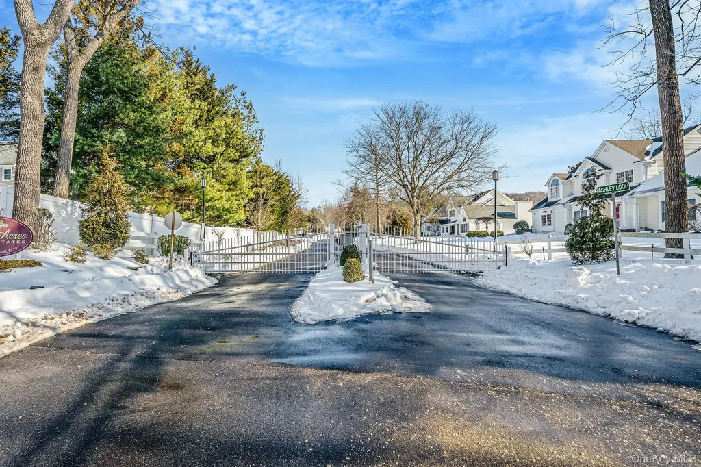 10 Ashley Loop Northport NY 11768