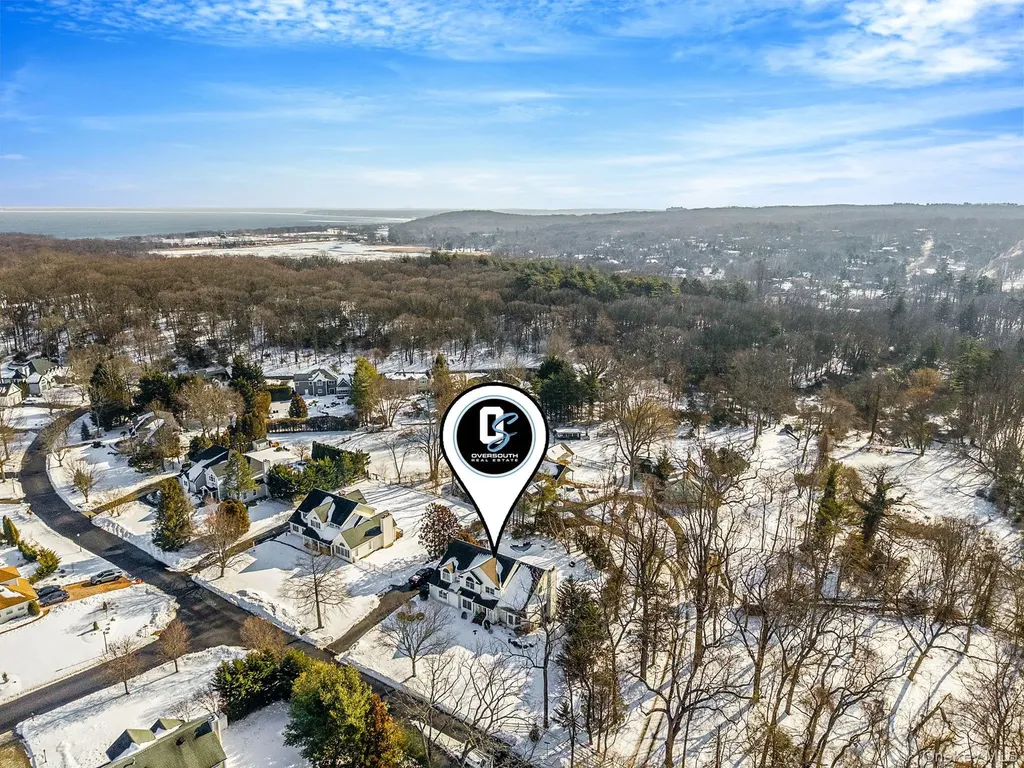 10 Ashley Loop Northport NY 11768