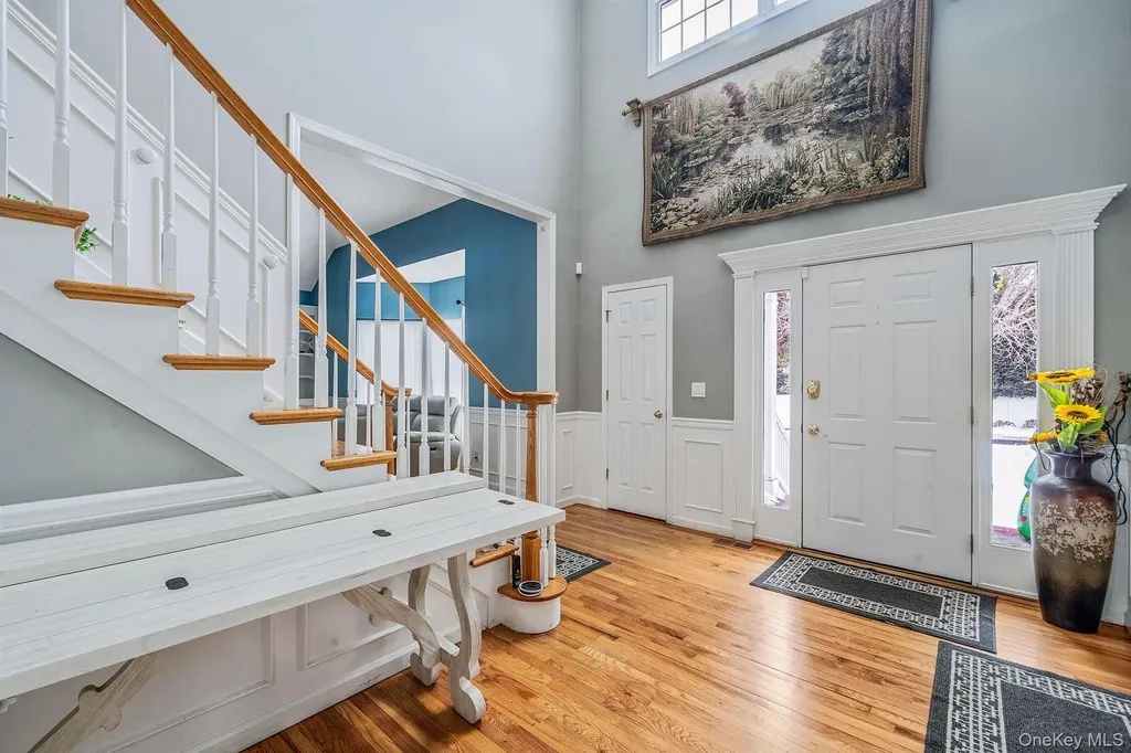 10 Ashley Loop Northport NY 11768