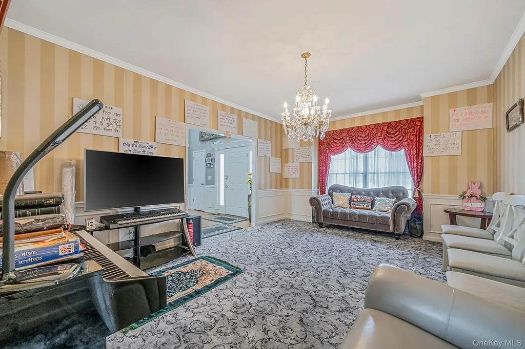 10 Ashley Loop Northport NY 11768