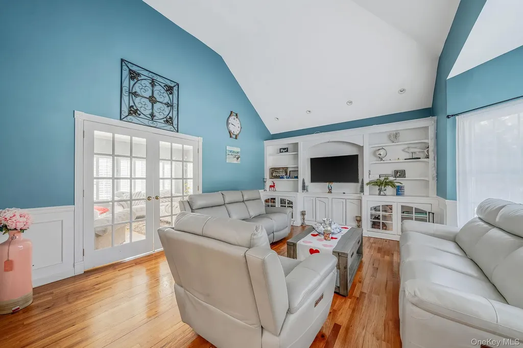 10 Ashley Loop Northport NY 11768